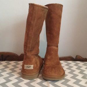 Tall Ugg boots (chestnut)